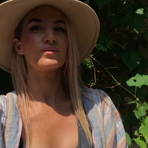 Meet your Posher, Meghan - Picture 1 of 1